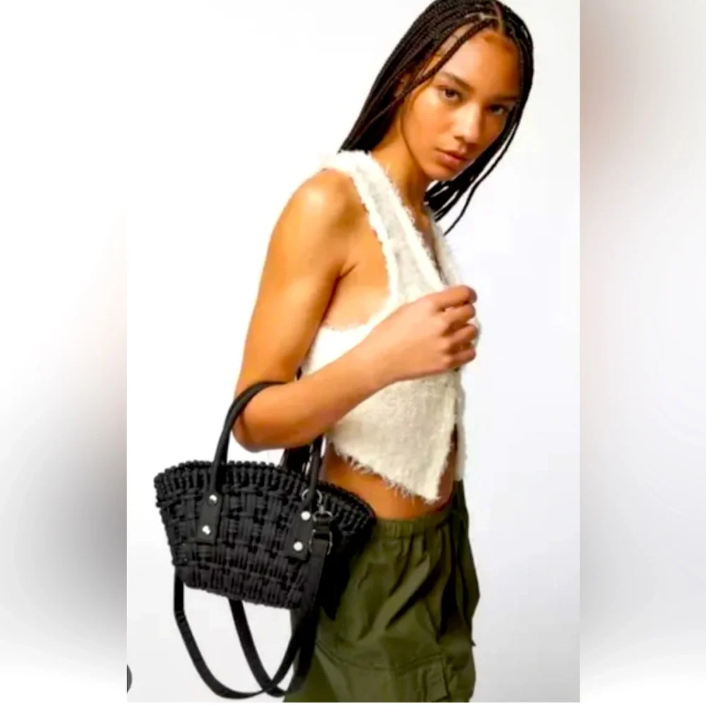 URBAN OUTFITTERS WOVEN FAN TOTE BAG - Picture 1 of 6